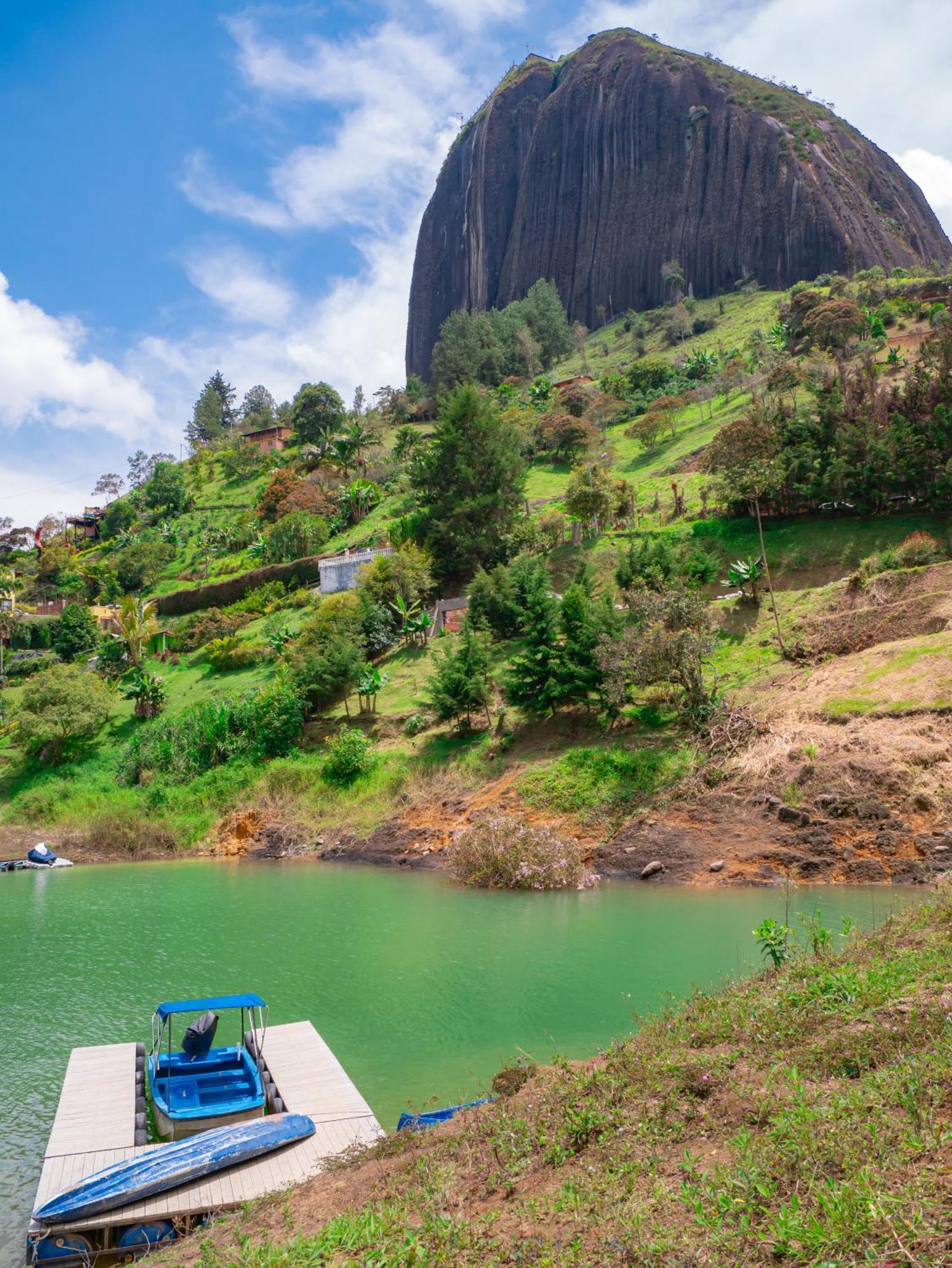 Descanso Bajo La Piedra Del Penol Guatapé エクステリア 写真